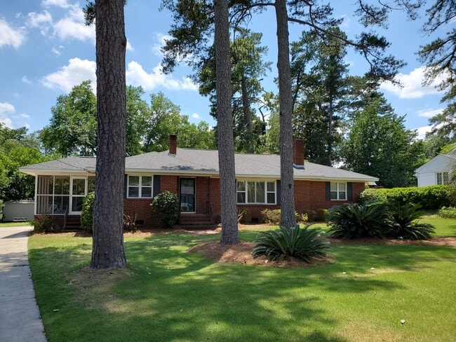 Building Photo - 2212 Crestwood Dr Rental