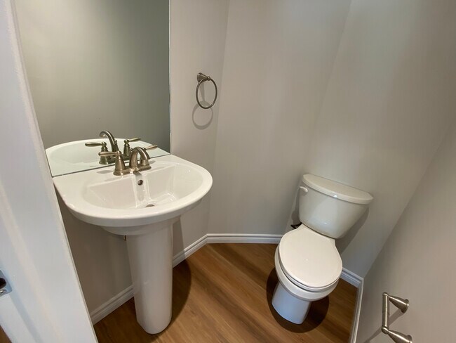 Photo - 300 Croft St