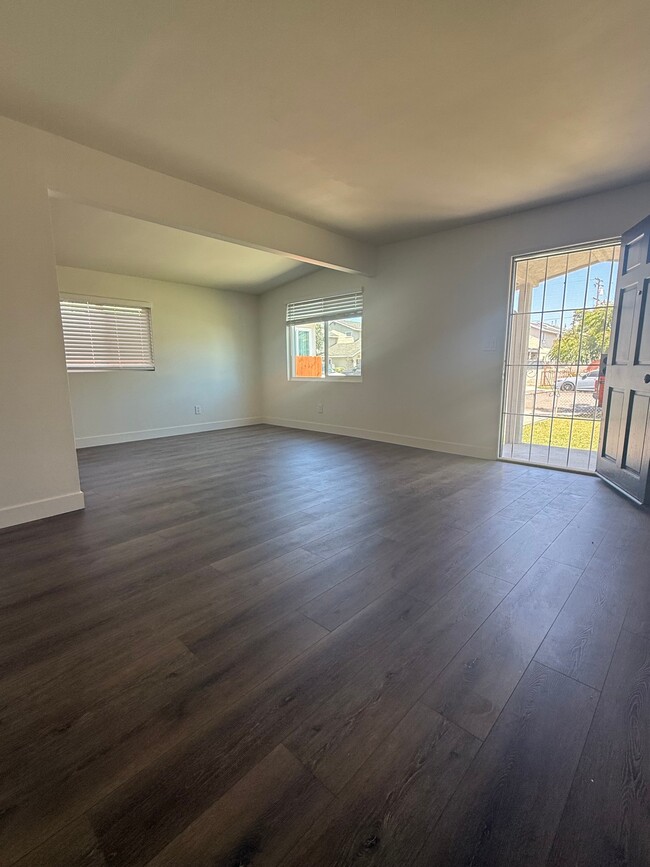 Photo - 11151 Duncan Ave Unit 11151