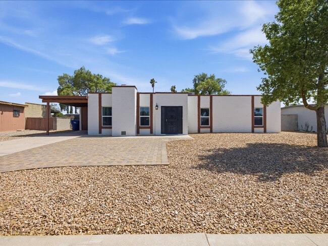 Building Photo - 7530 E Stella Rd