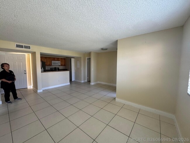 1241 SW 46th Ave Unit 1008