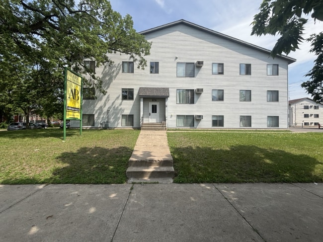 Building Photo - 575 7th St S Rental