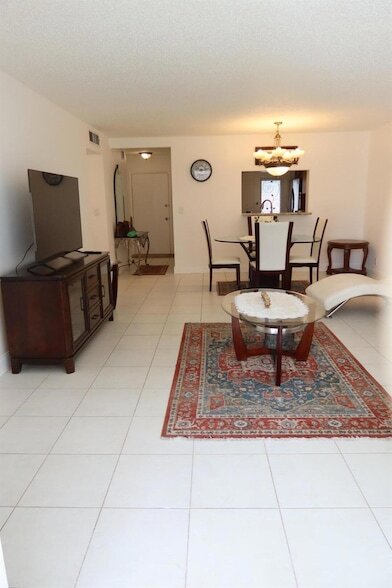 Building Photo - 319 NE 14th Ave Unit 108 Rental