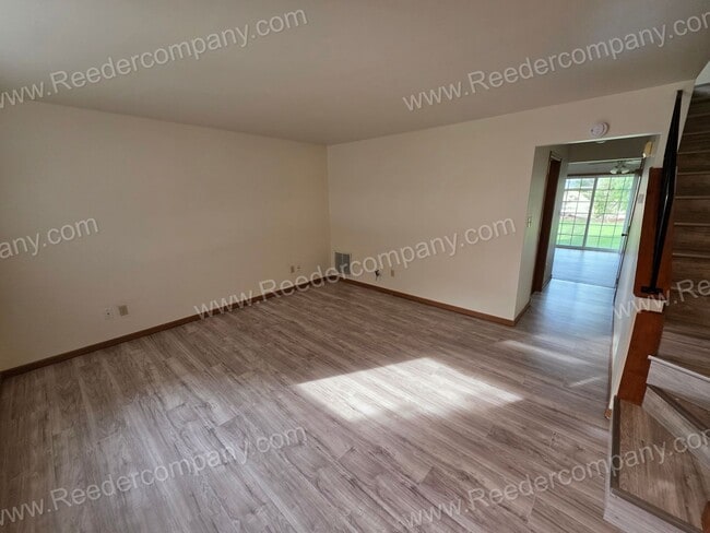 Building Photo - Spacious 2 bedroom 2 bathroom duplex in Hi...