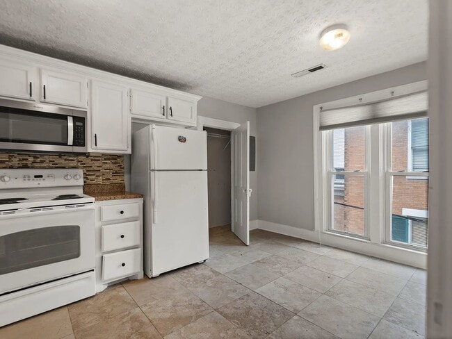 454 W Broadway St Unit 3