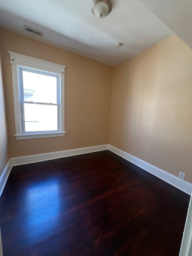 Building Photo - 1828 S 58th Ave Unit 2