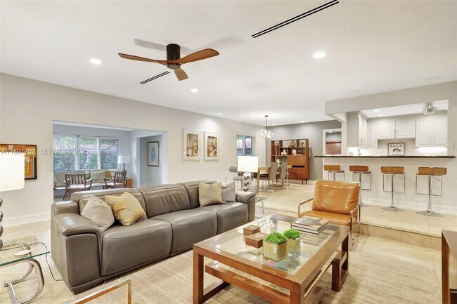 Photo - 1128 W Cypress Dr