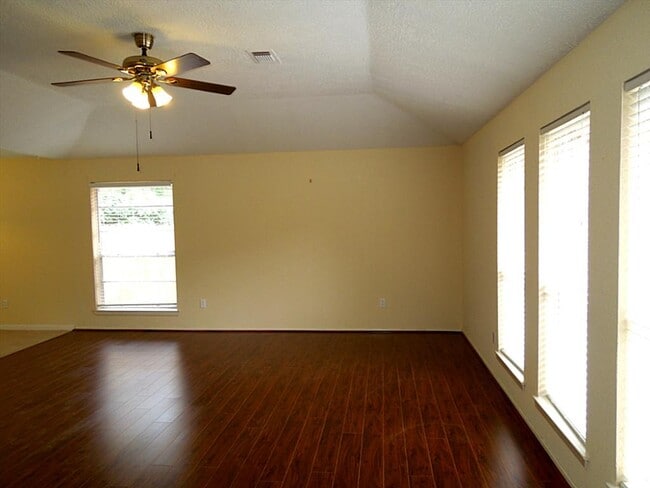 Photo - 6811 Renfro Dr