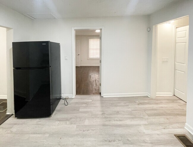 Photo - 805 Spencer St NW