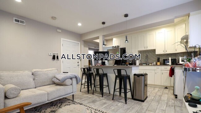 Photo - 77 Linden St Unit 2