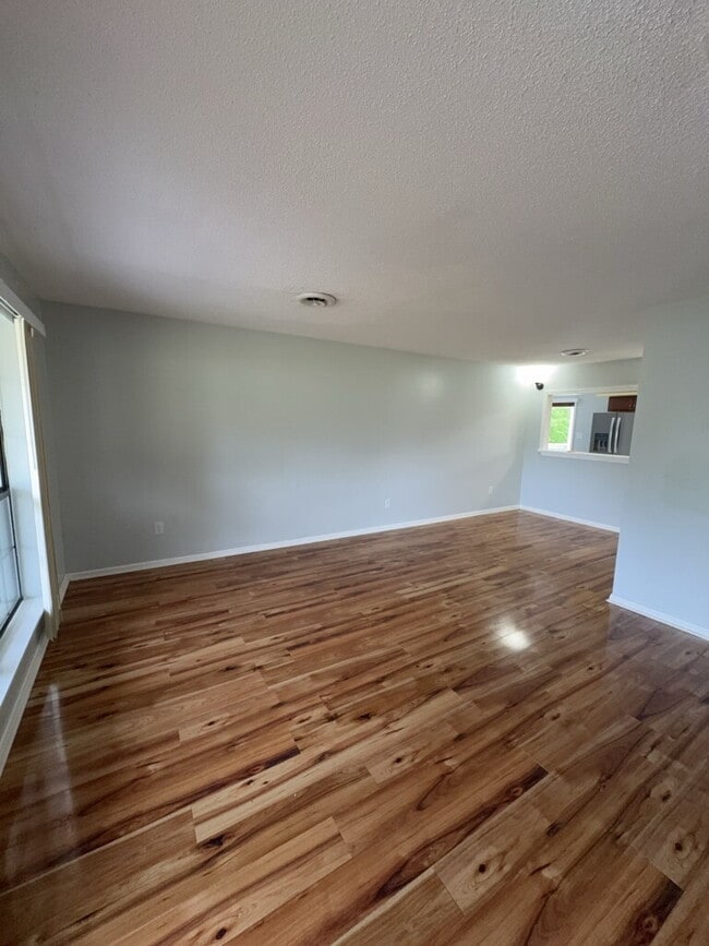 Photo - 110 Elwood Rd