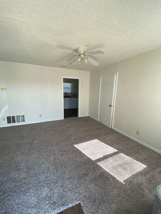 Photo - Charming newly renovated 3 bedroom 2 bath ...