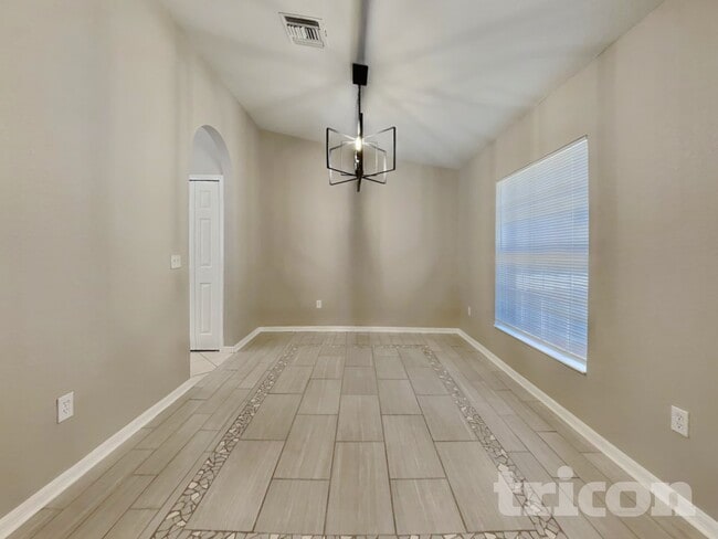 Photo - 1054 Valentine St