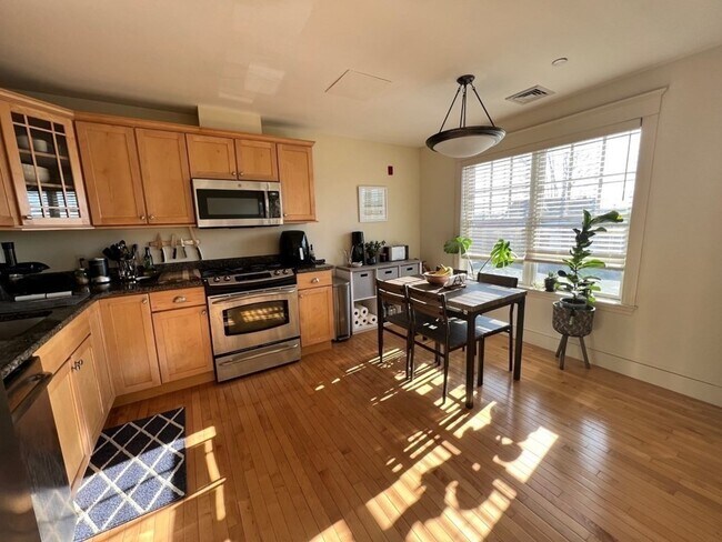 Photo - 868 Highland Ave Unit 202