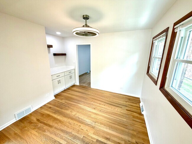 Photo - 167 E Van Buren St Unit 1