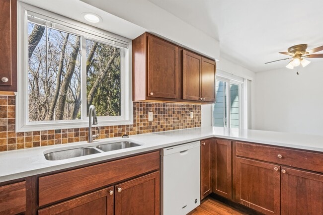 Photo - 1302 N Gammon Rd