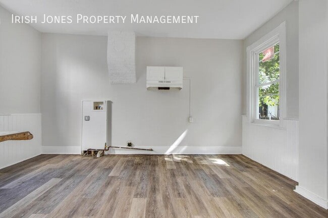 Photo - 222 W Ferry St