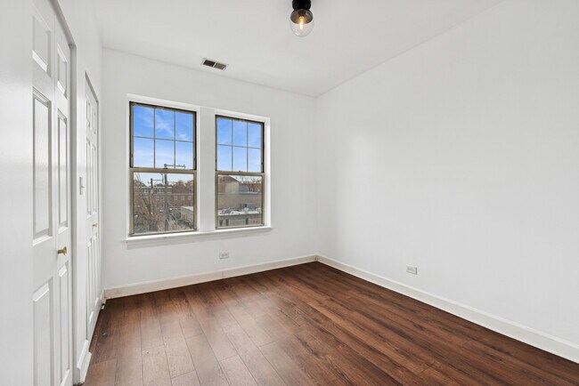 Photo - 2306 W Jarvis Ave Unit 3