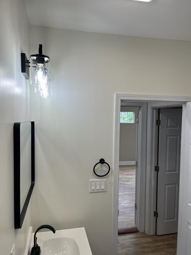 Photo - 1152 Clairmount Ave