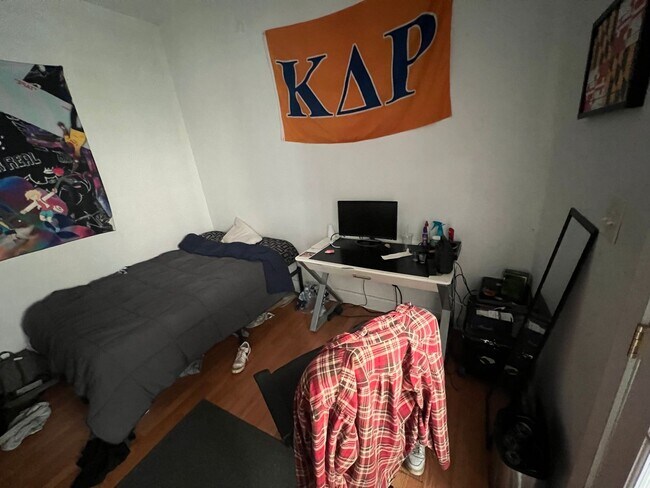 Photo - Very Spacious 4bdrm/2bth House on W CARY STREET in the Heart of VCU!!!