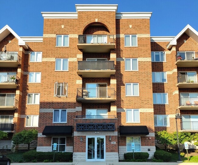 Building Photo - 3451 N Carriageway Dr