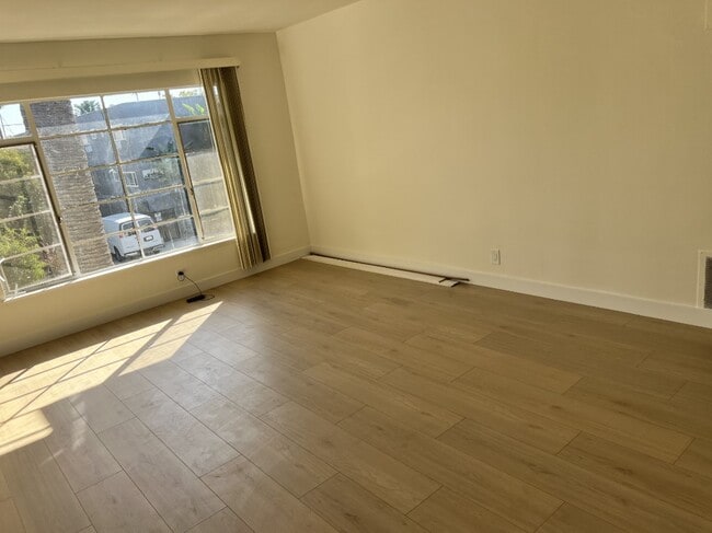 Photo - 1233-1237 N Fuller Ave