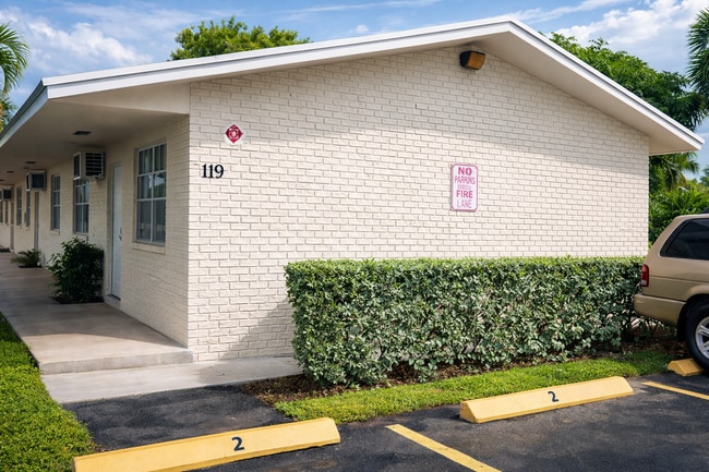 Building Photo - $995 Deposit w/ approved credit on this Great Neighborhood and Location - WASHER and DRYER IN UNIT!