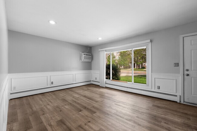Photo - 2431 Normandy Rd
