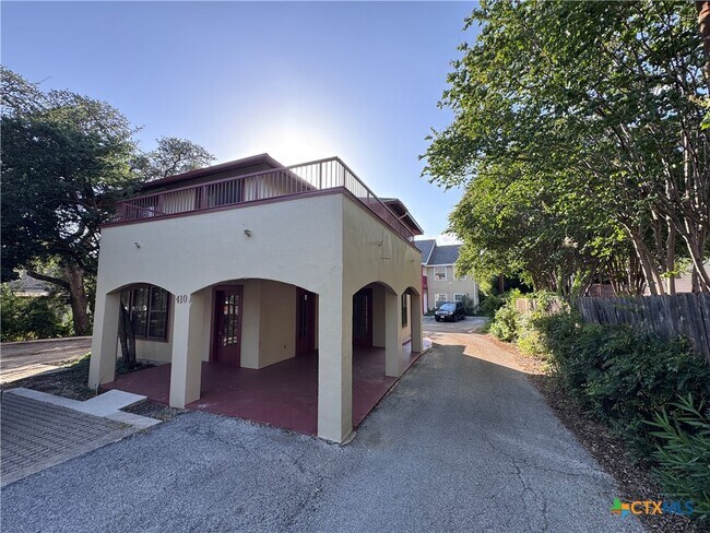Building Photo - 410 Burleson St Rental