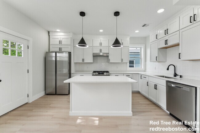 Building Photo - 47 Brackett St Unit 2 Rental