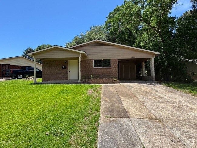 Building Photo - Cute 3 Bedroom Home