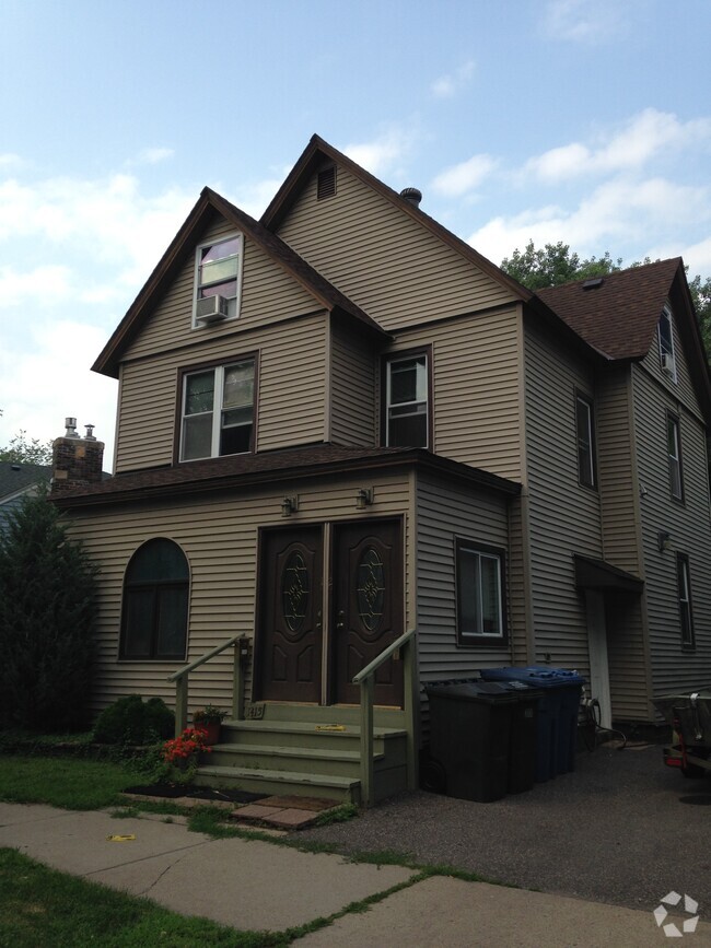 Building Photo - 1415 Grand St NE Unit #2 Rental