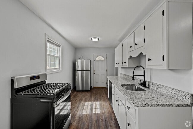 Building Photo - Gorgeous 2 bedroom home in Clairton availa...