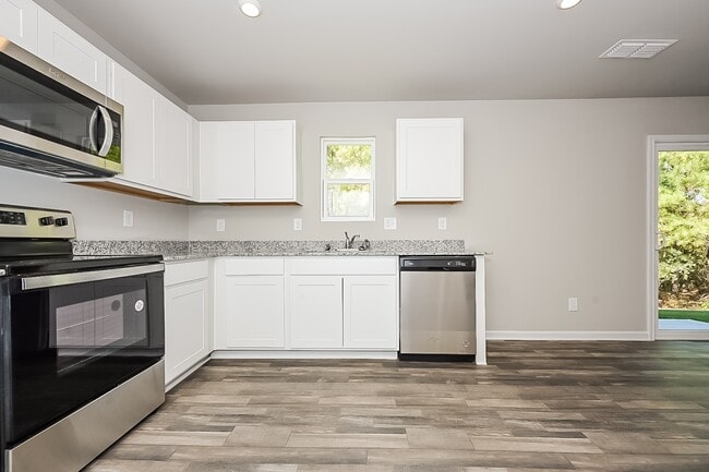 Photo - 210 Shalako Ln