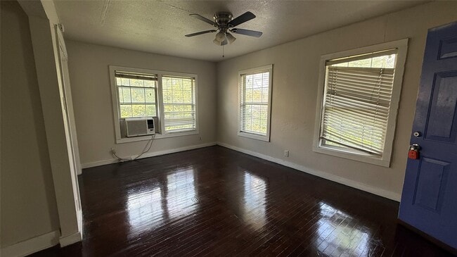 Photo - 1624 Holman St