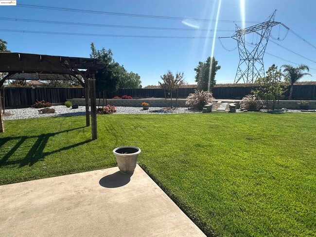 Photo - 649 Poplar Ct