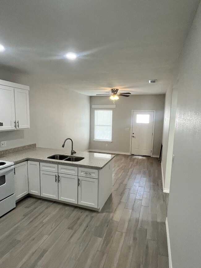 Photo - 1810 Atrium Pl Dr Unidad 12