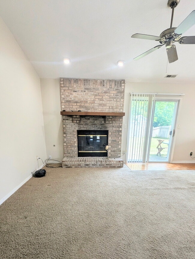 Photo - 278 Longfellow Ln