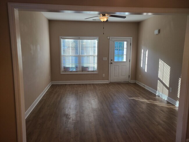 Photo - 3 Bedroom, 2.5 bath home - Sneads Ferry - ...