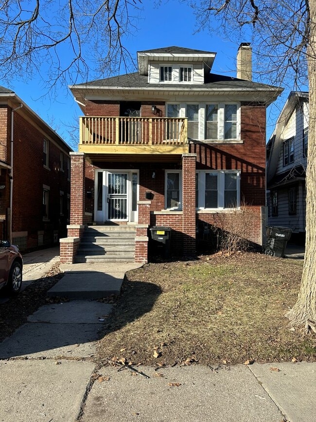 Building Photo - 12061 Cloverlawn Ave Unit 12063 Cloverlawn Upper