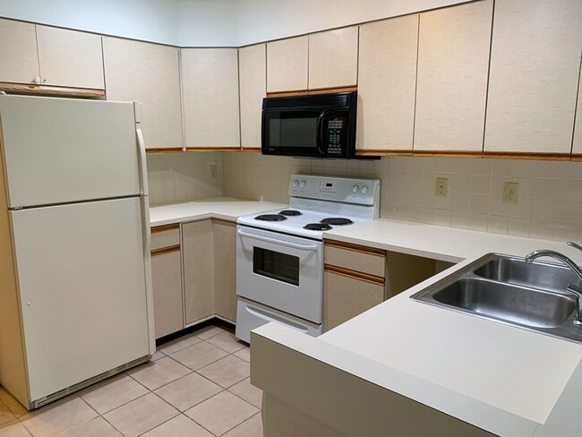 Photo - 2/2 Ground Floor Condo Unit in Oakbrook Availabl...
