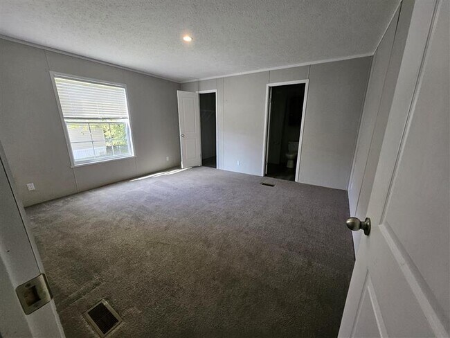 Photo - 260 Bay Port Cir