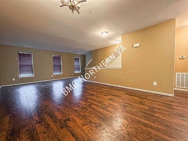 Photo - 9535 Center St