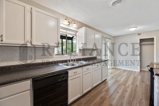 Photo - 2322 S Vine St