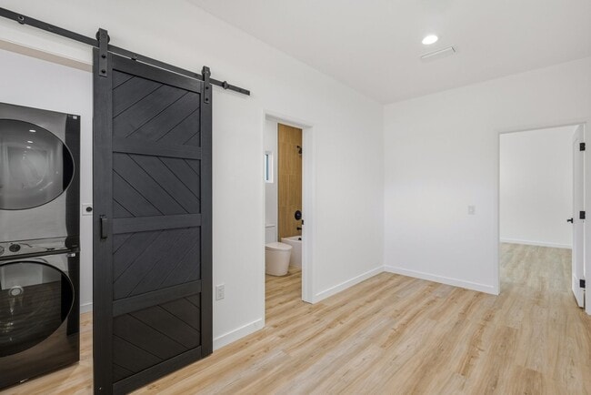 Photo - 3684 Curlew St