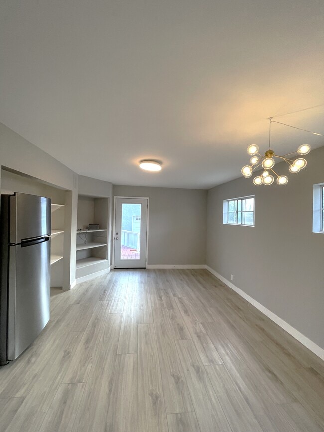 Photo - 4920 W 141st St Unidad