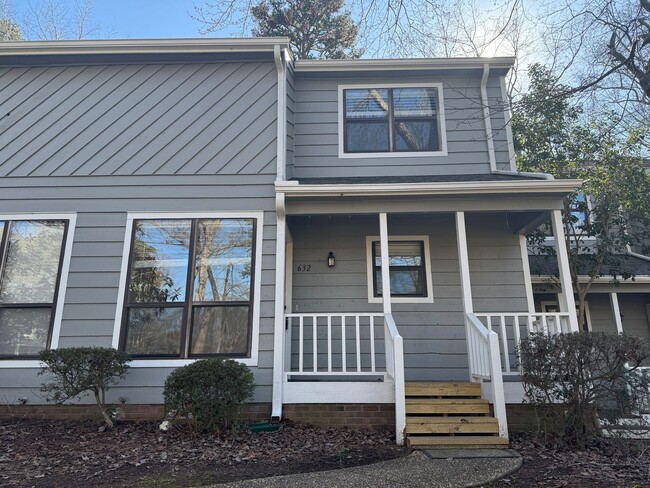 Upgraded 2 Bed | 2.5 Bath Townhome In Cary... - Upgraded 2 Bed | 2.5 Bath Townhome In Cary...