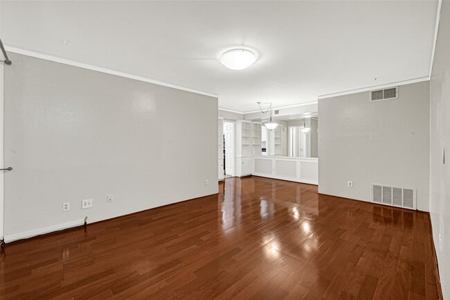 Building Photo - 800 Post Oak Blvd Unit 25