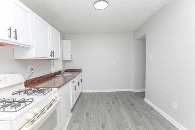 Building Photo - 422-424 W 30th Street Unit 422D Rental
