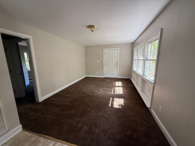Photo - 1504 Gold St N